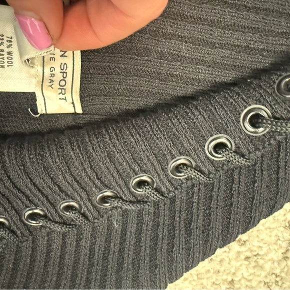 St. John Sport L very good vintage condition Black V-Neck Sweater Elegant Knit - Picture 12 of 16